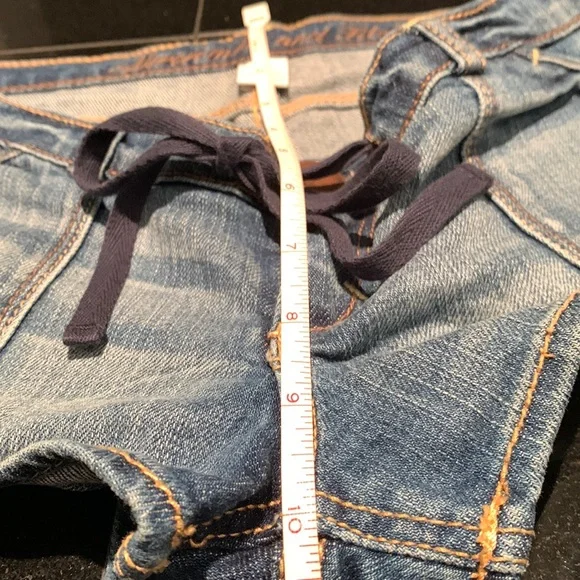 Low-cut shorts - Picture 3 of 10